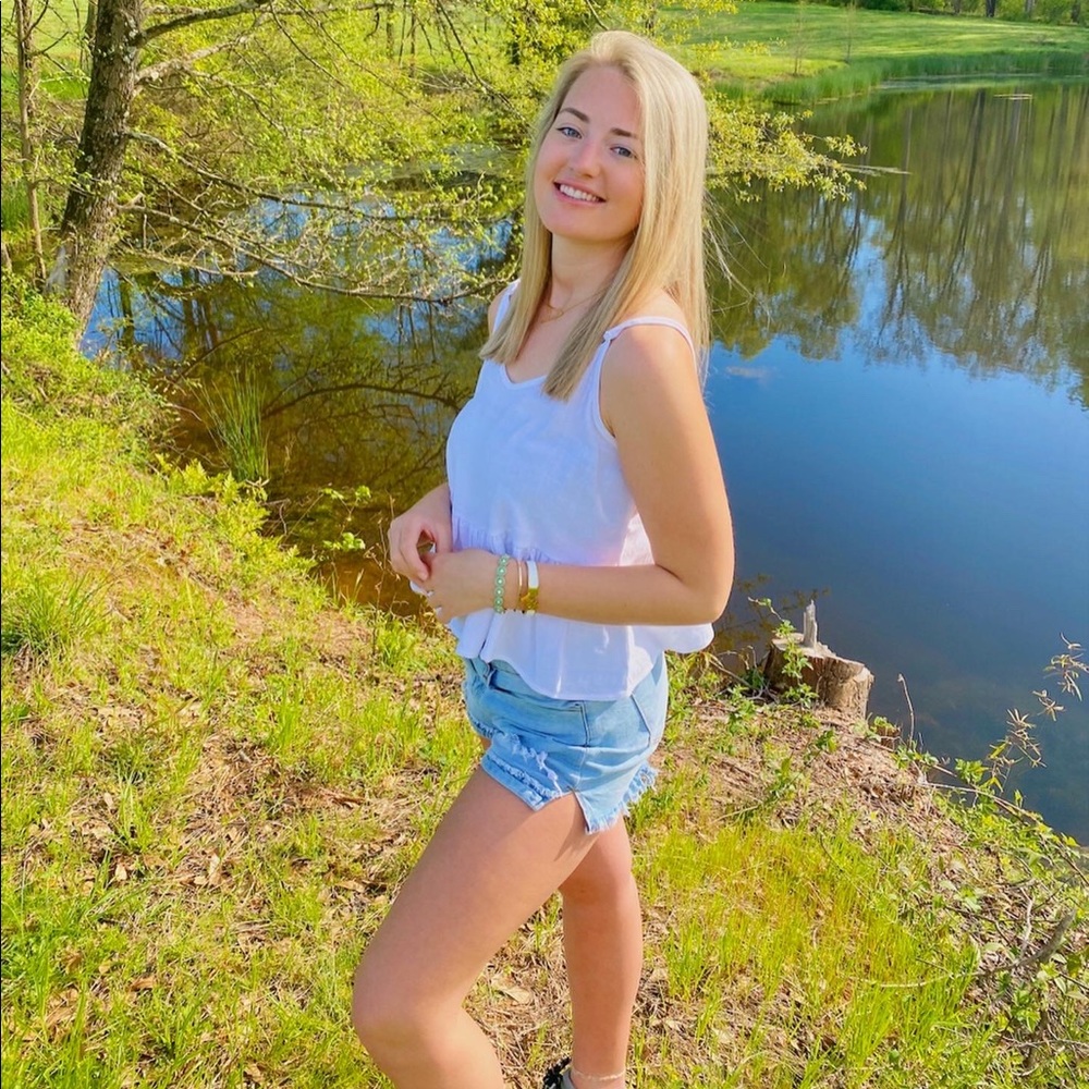 Meet your Posher, Abigail